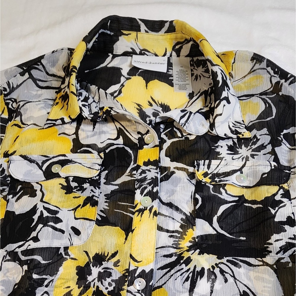 Alfred Dunner Womens Bold Floral Print Roll Tab Sleeve Button Up Blouse, Size 16